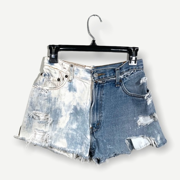vtg Levi's two-tone high waisted jean shorts - Picture 2 of 5
